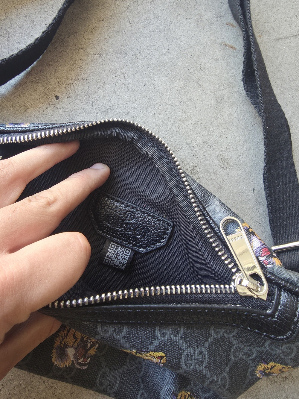 Designer Patterned Black Fanny Pack with Tiger Motif - Picture 3 of 4